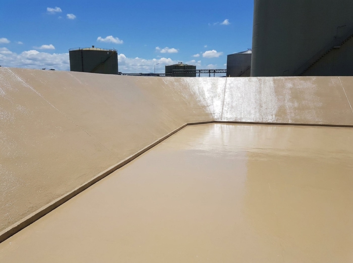 Sealed wall to floor